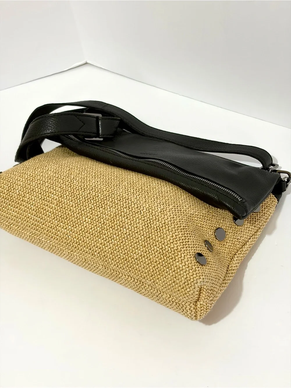 HAMMITT VIP Large Crossbody Bag In Black Leather And Chaparral Raffia/Gunmetal